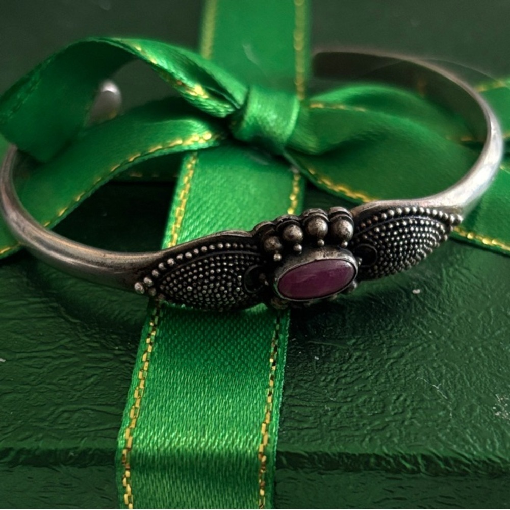 Elegant Vintage Sterling Silver and Purple Women's Bracelet